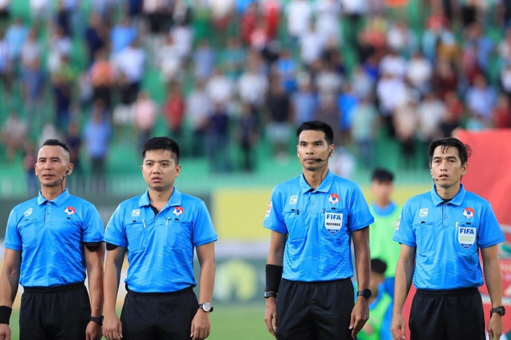 Đánh Giá Về Trọng Tài Ngoại